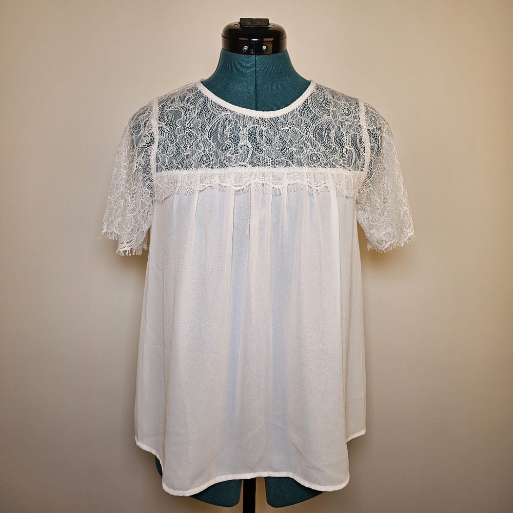 👍Monteau Los Angeles white chiffon and lace short sleeve blouse top size XS US.